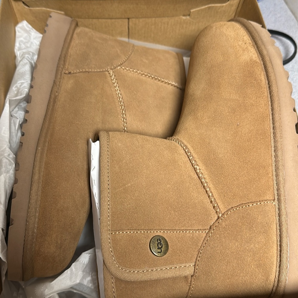 Ugg girls size 6 Kona